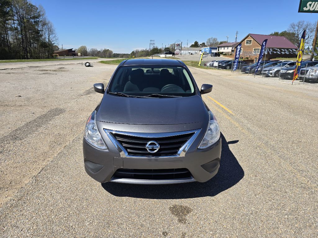 2016 Nissan Versa Image 2