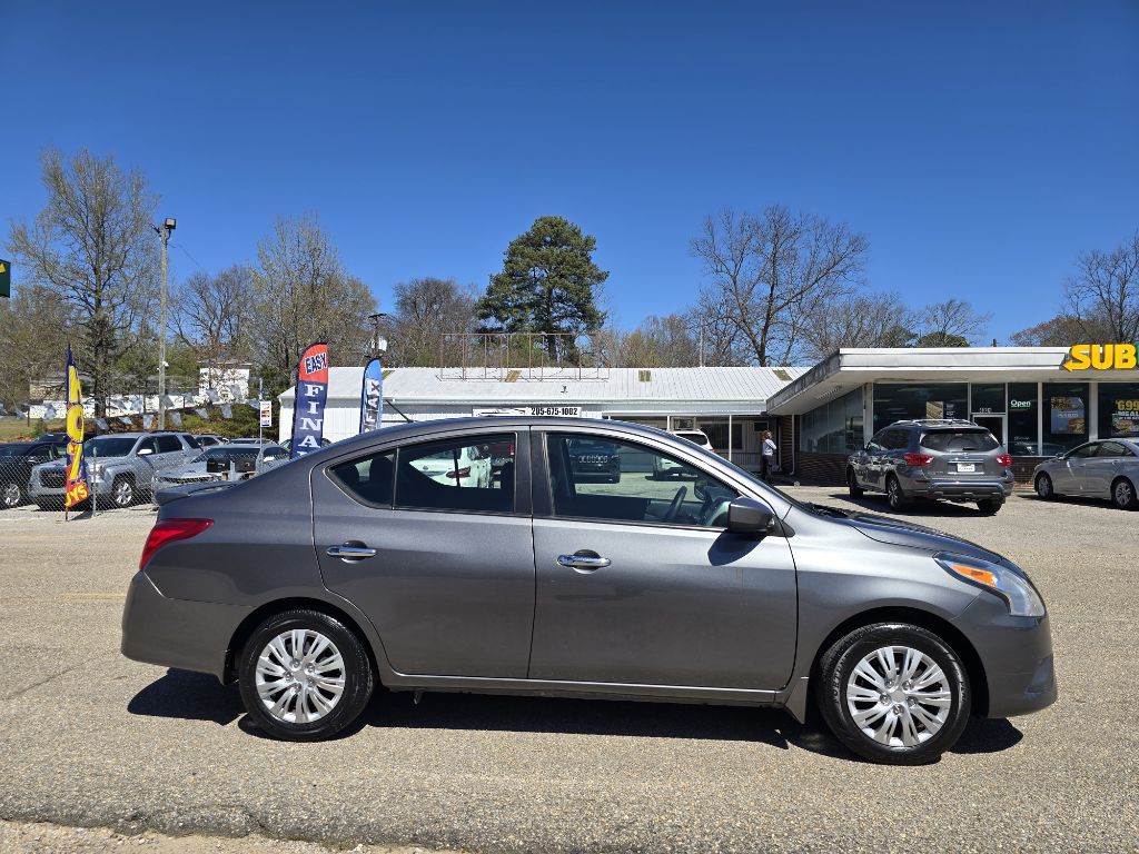 2016 Nissan Versa Image 4