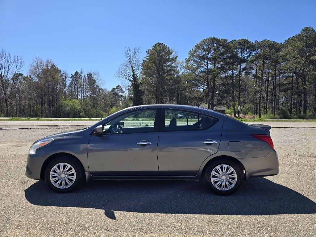 2016 Nissan Versa Image 5