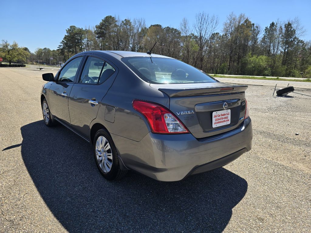 2016 Nissan Versa Image 9