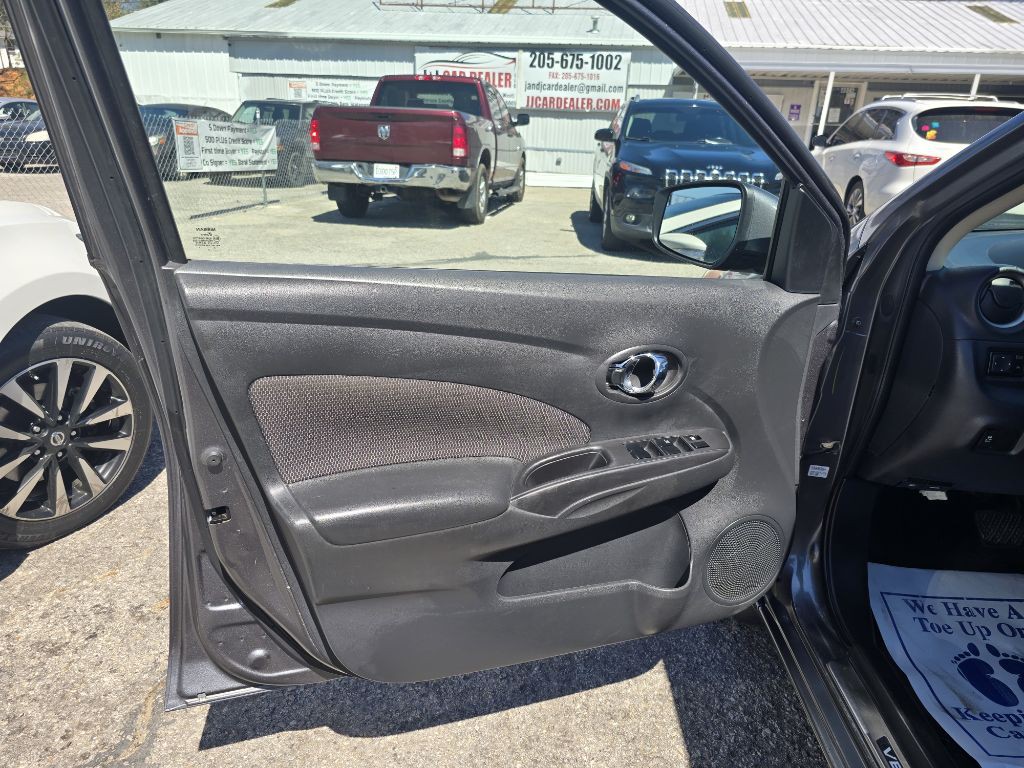 2016 Nissan Versa Image 10