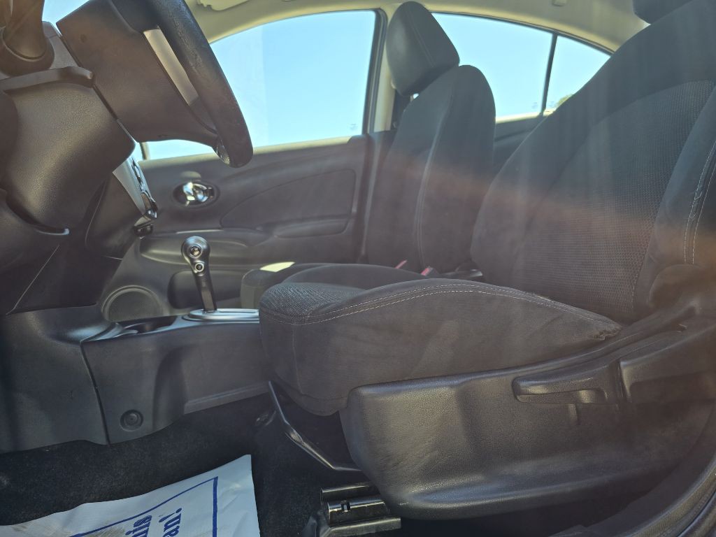 2016 Nissan Versa Image 11