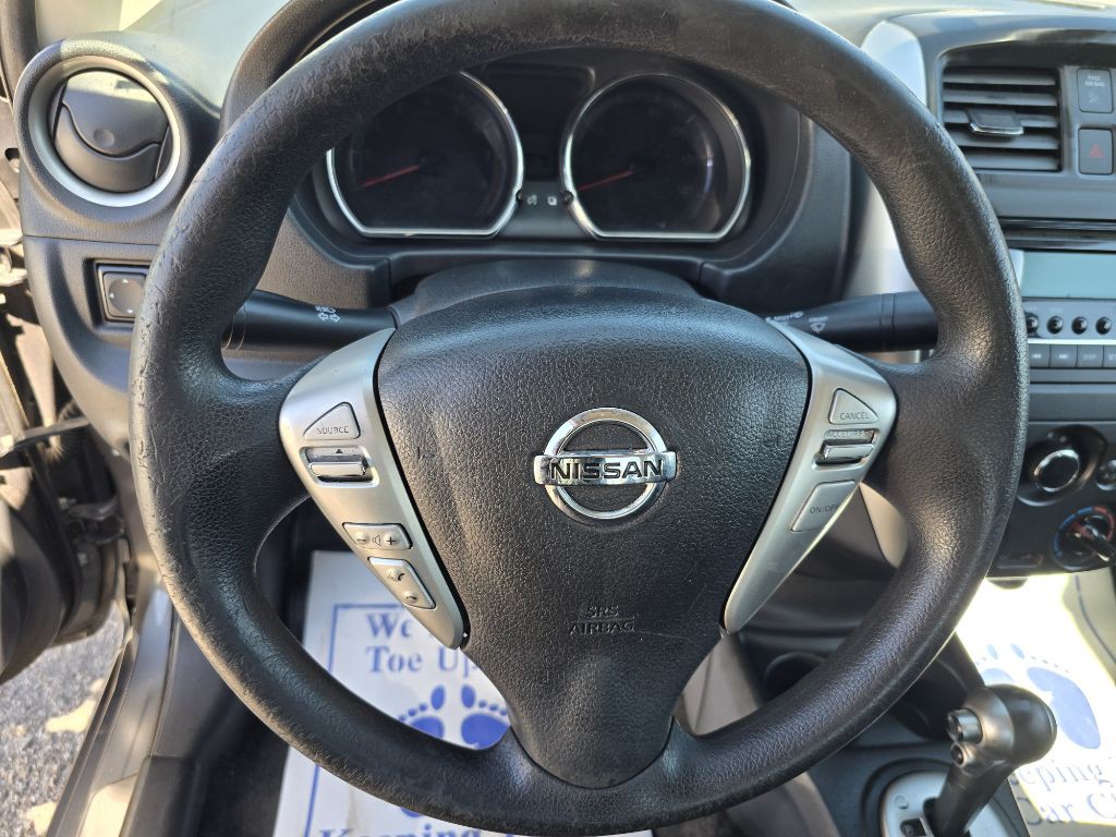 2016 Nissan Versa Image 12