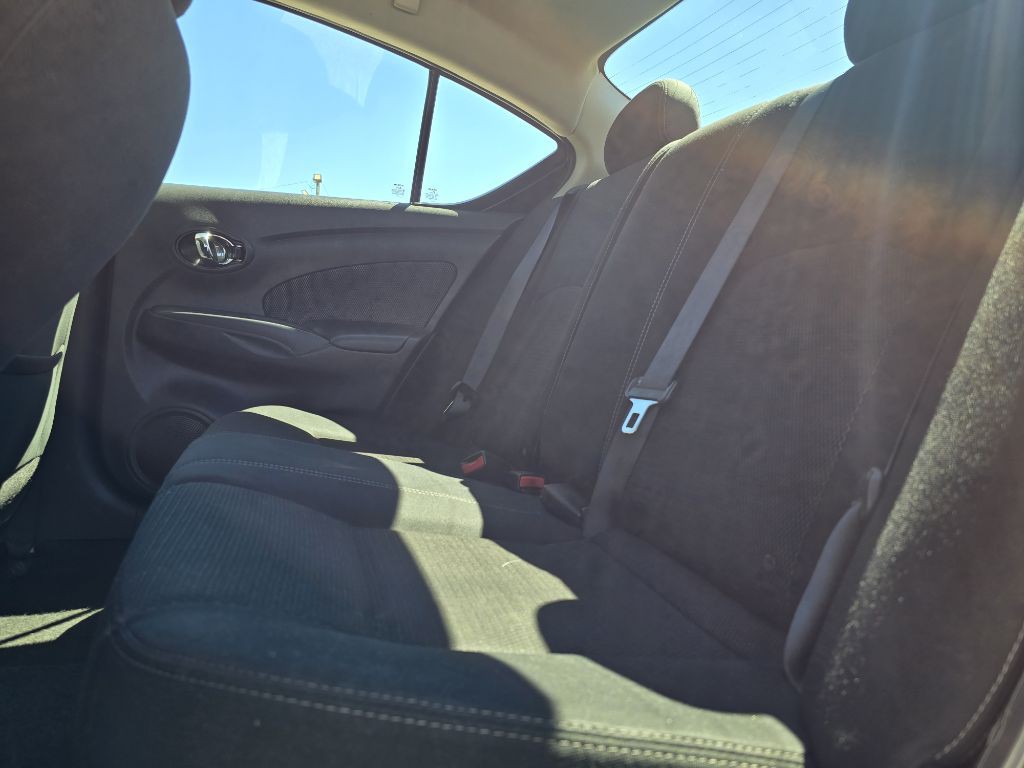 2016 Nissan Versa Image 14