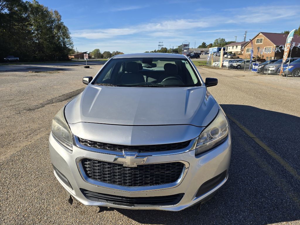 2015 Chevrolet Malibu Image 2