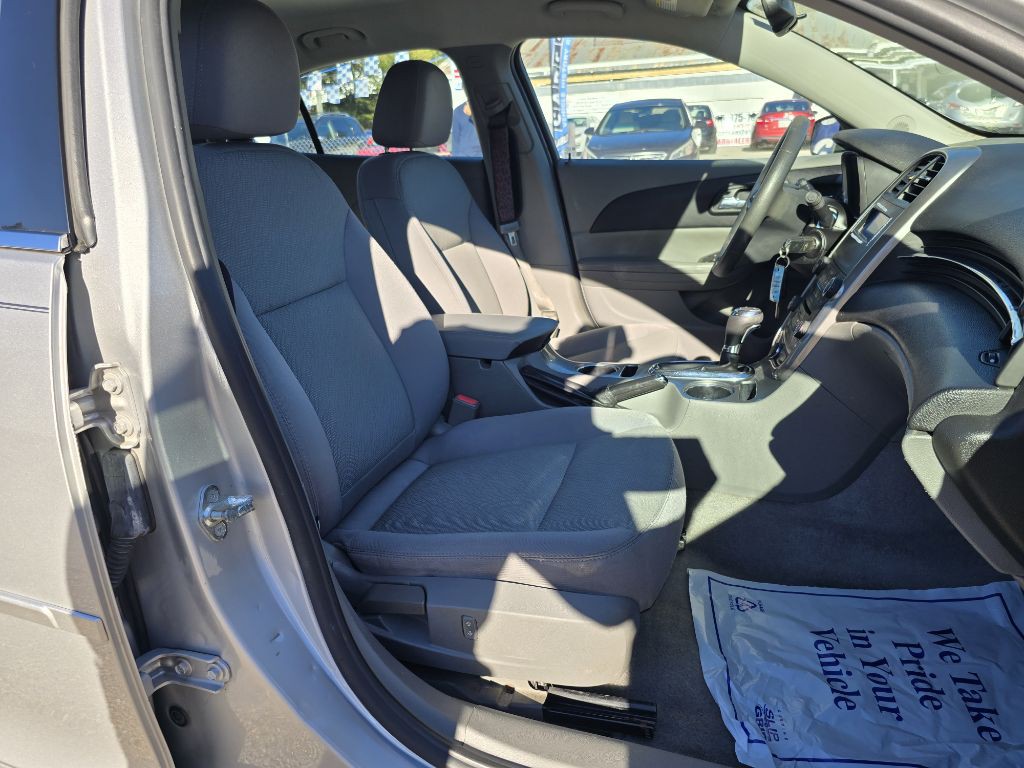 2015 Chevrolet Malibu Image 16