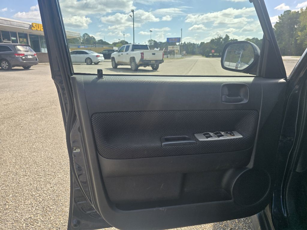 2004 Scion xB Image 9
