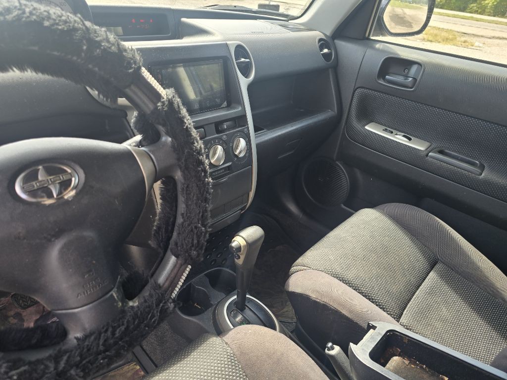 2004 Scion xB Image 12
