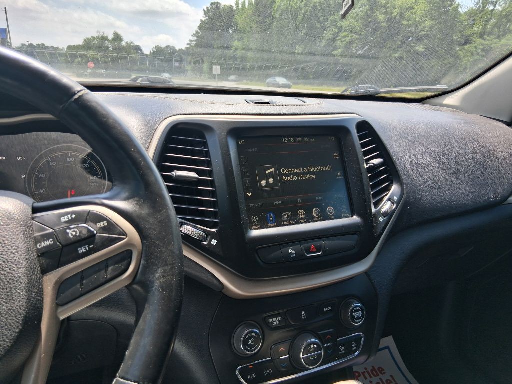 2017 Jeep Cherokee Image 11