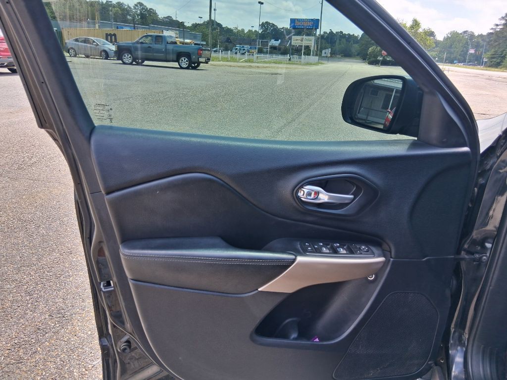 2017 Jeep Cherokee Image 12