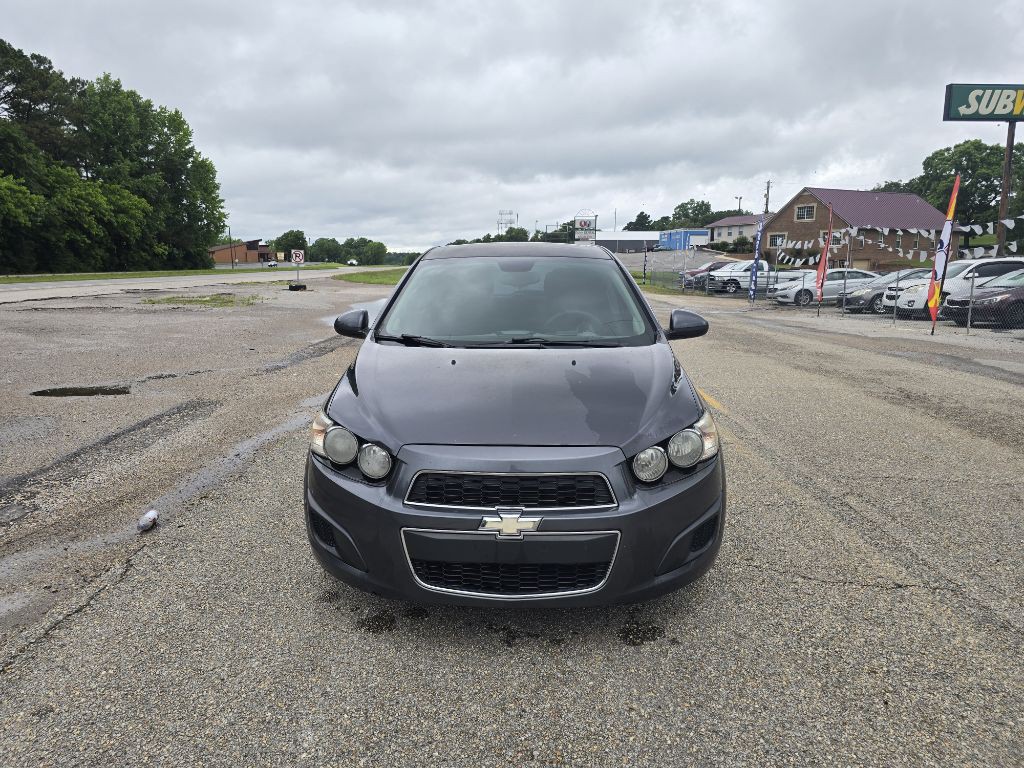 2013 Chevrolet Sonic Image 2
