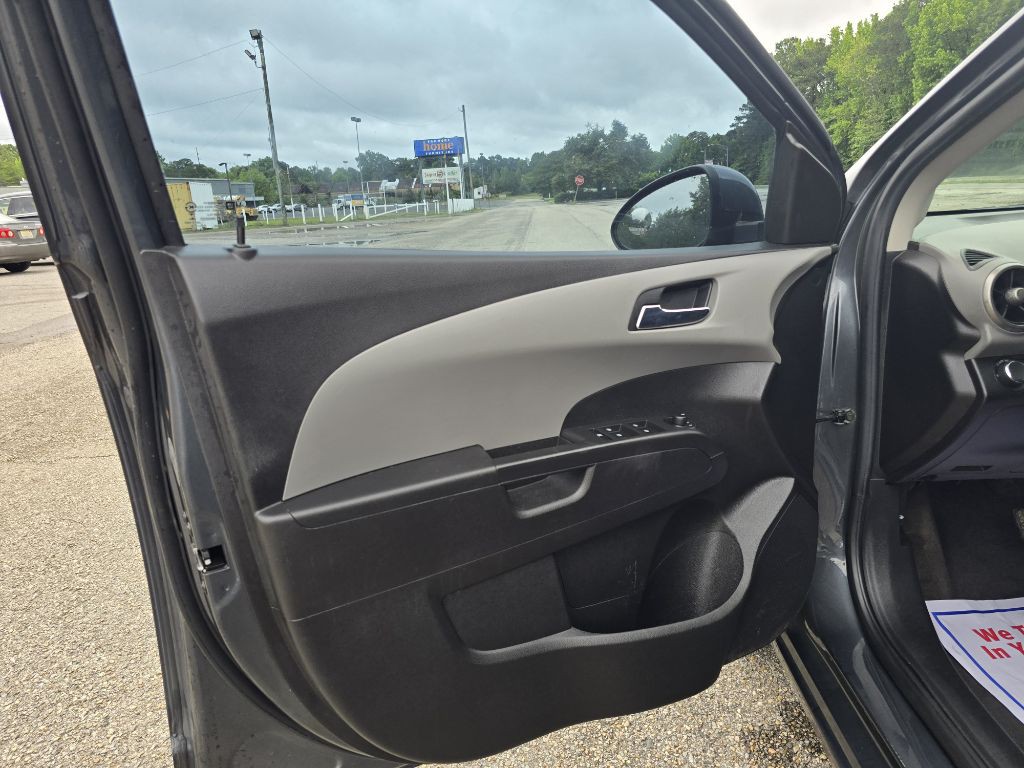 2013 Chevrolet Sonic Image 9