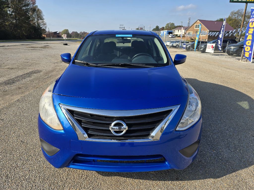 2017 Nissan Versa Image 1