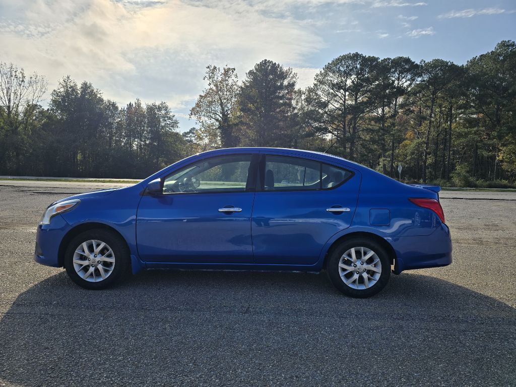 2017 Nissan Versa Image 3