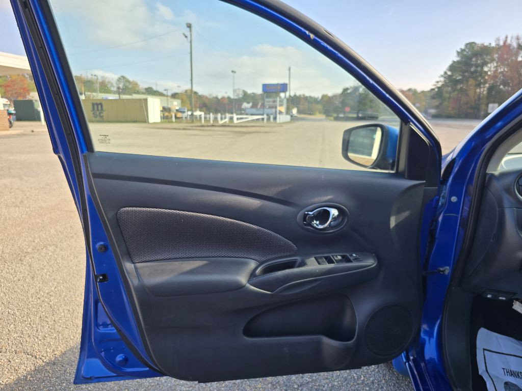 2017 Nissan Versa Image 10