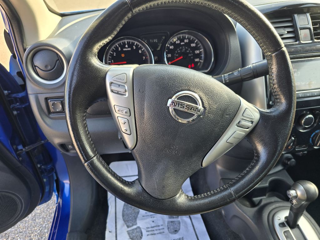 2017 Nissan Versa Image 11