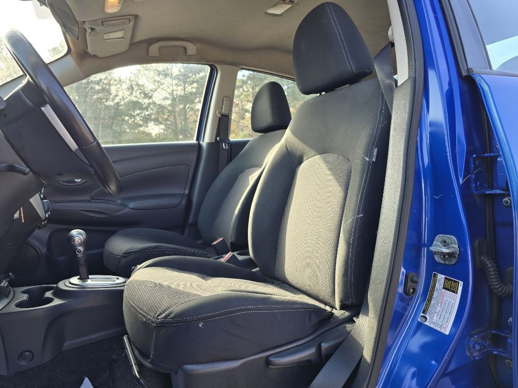 2017 Nissan Versa Image 12