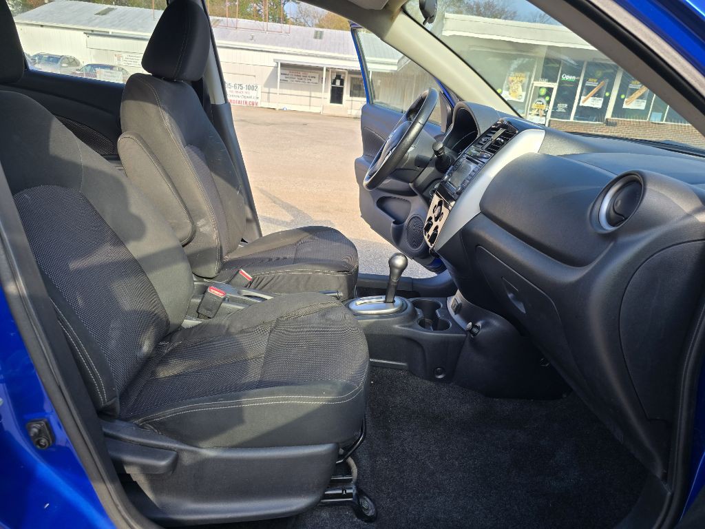 2017 Nissan Versa Image 16