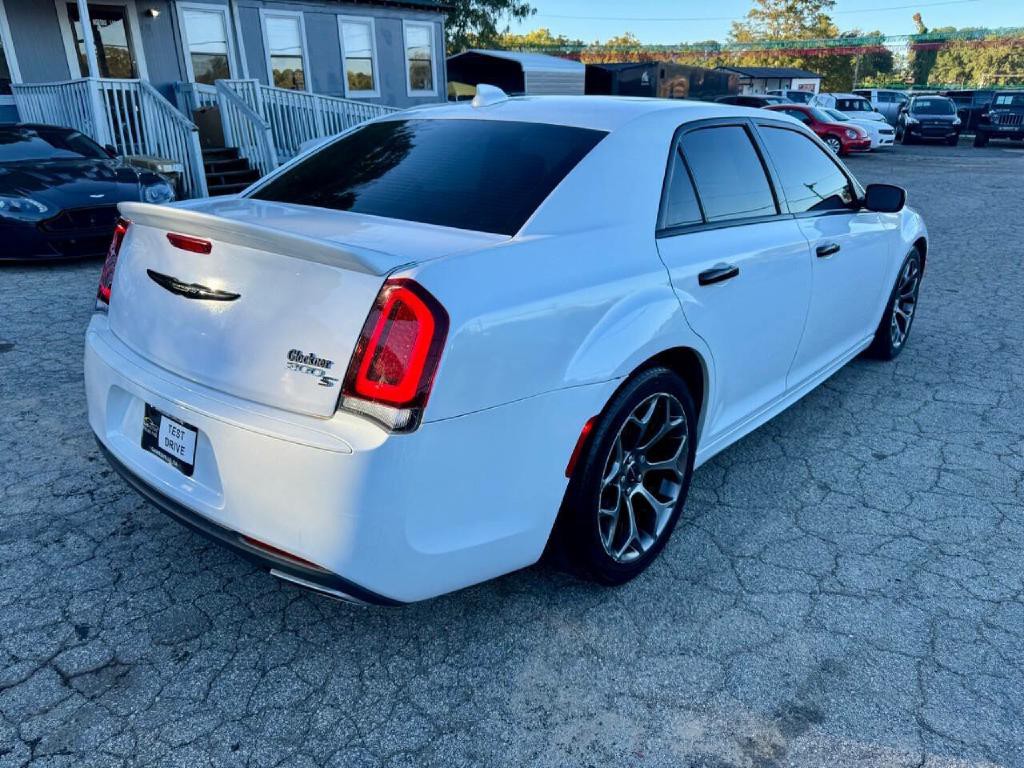 2016 Chrysler 300 Image 4
