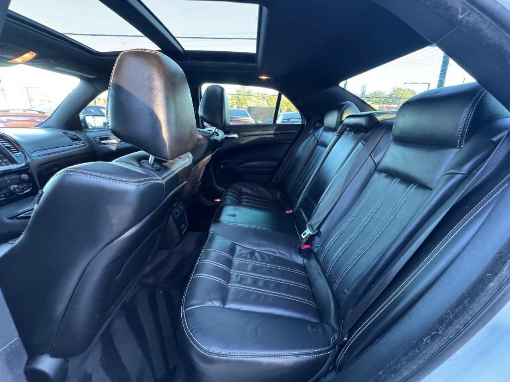 2016 Chrysler 300 Image 10