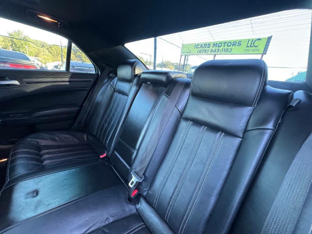 2016 Chrysler 300 Image 11