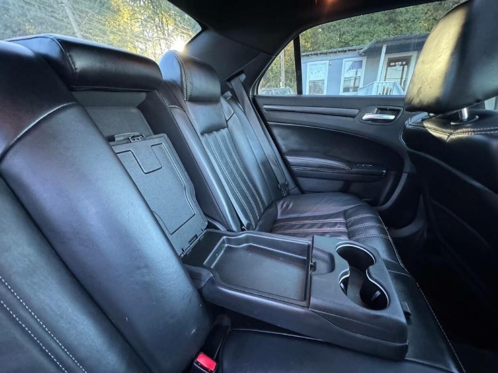 2016 Chrysler 300 Image 16