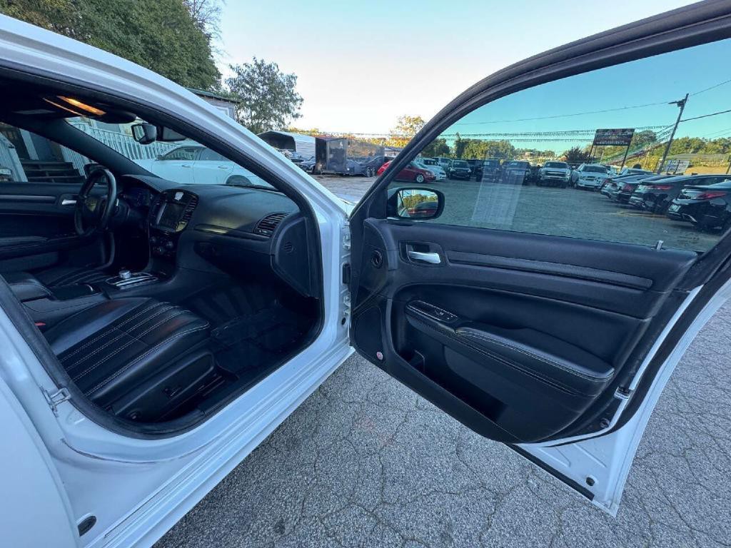 2016 Chrysler 300 Image 21