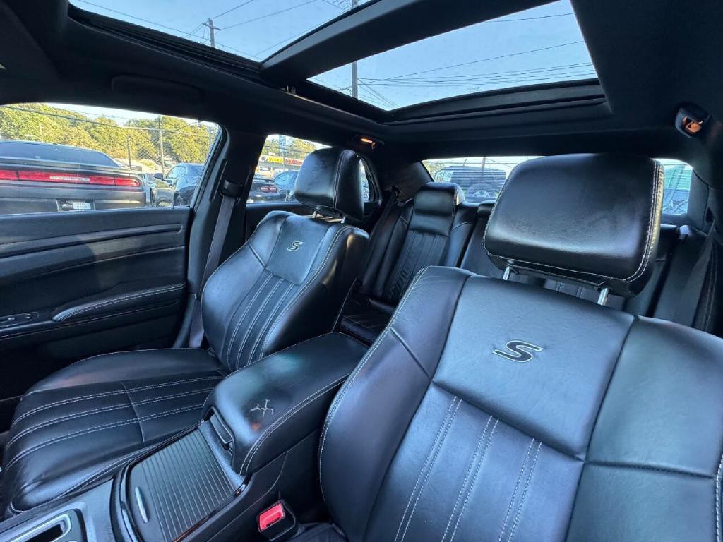 2016 Chrysler 300 Image 23