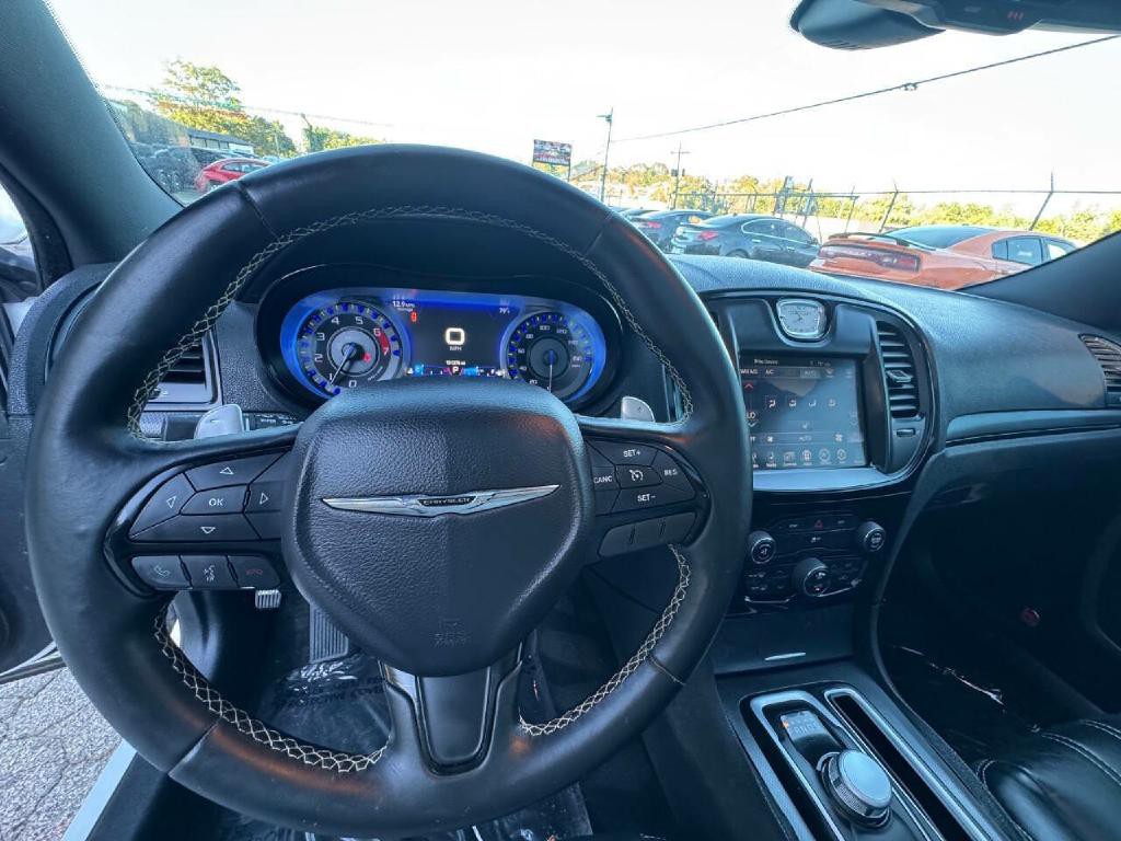 2016 Chrysler 300 Image 26