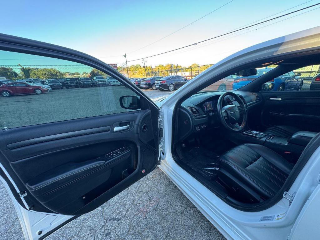 2016 Chrysler 300 Image 27