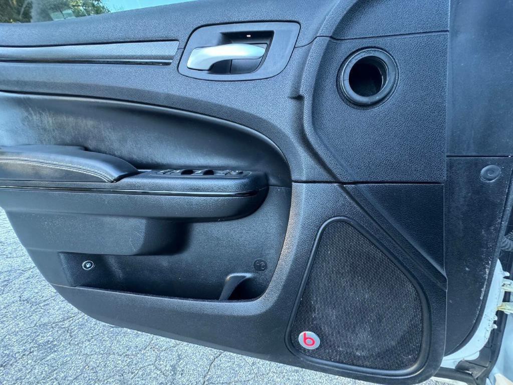 2016 Chrysler 300 Image 28