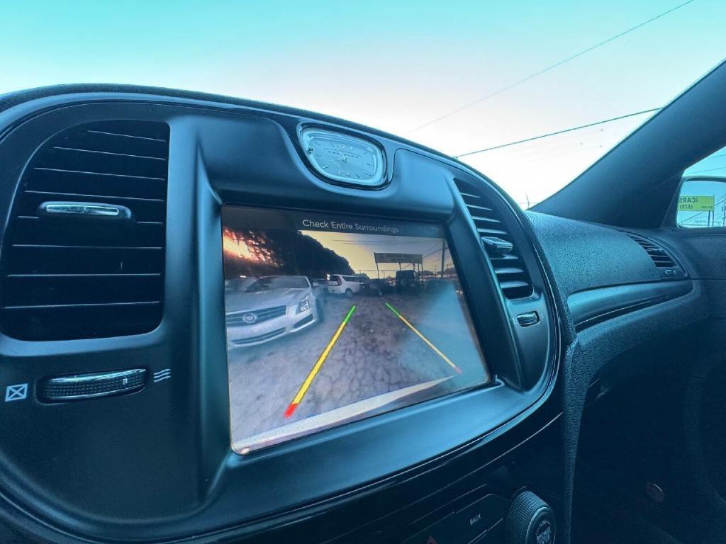 2016 Chrysler 300 Image 30