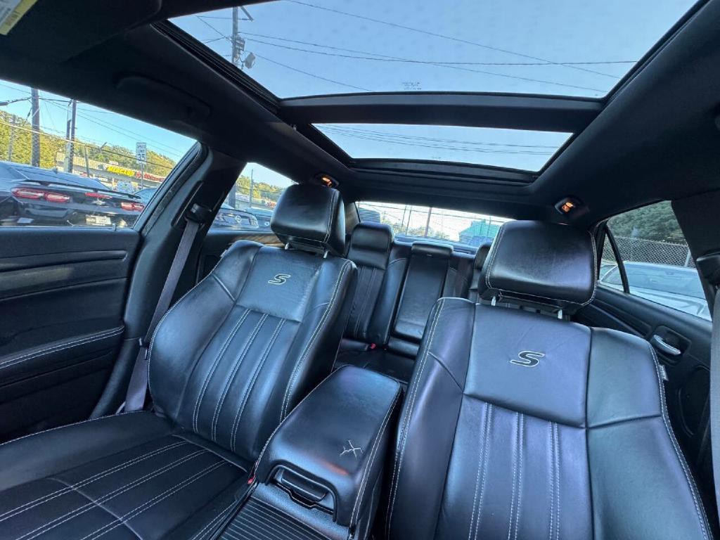 2016 Chrysler 300 Image 37