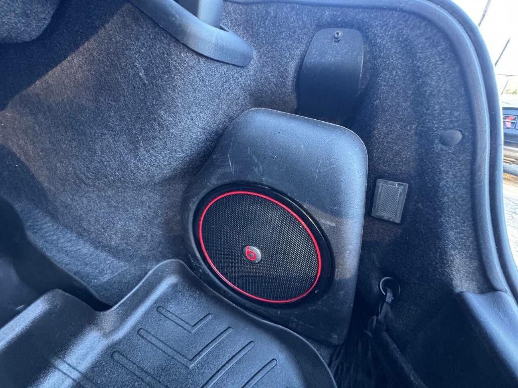 2016 Chrysler 300 Image 39