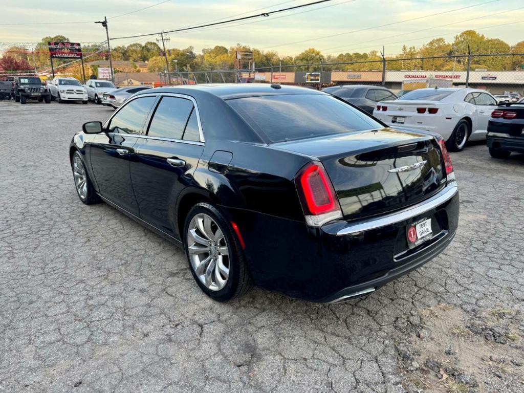 2015 Chrysler 300 Image 4