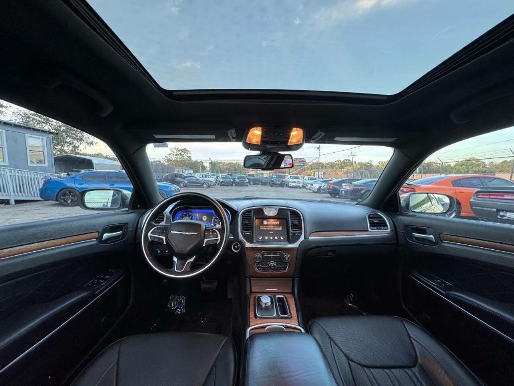 2015 Chrysler 300 Image 6