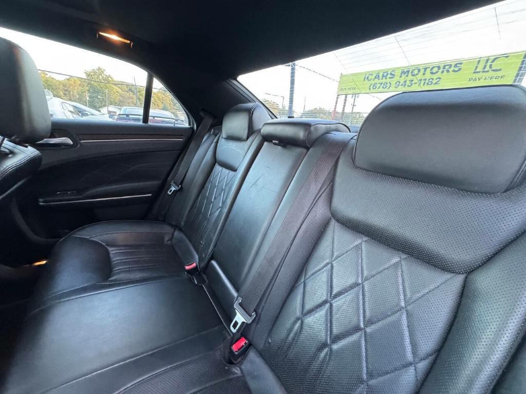2015 Chrysler 300 Image 8