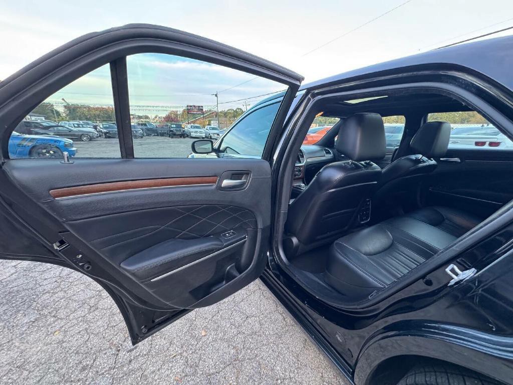 2015 Chrysler 300 Image 10