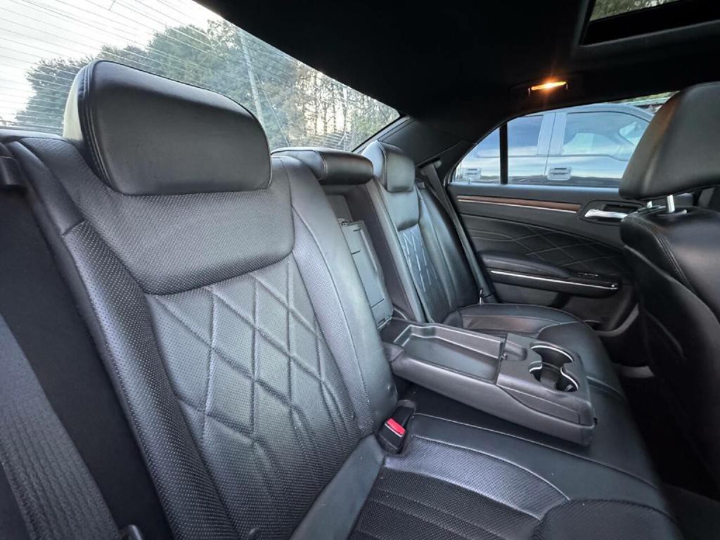 2015 Chrysler 300 Image 14