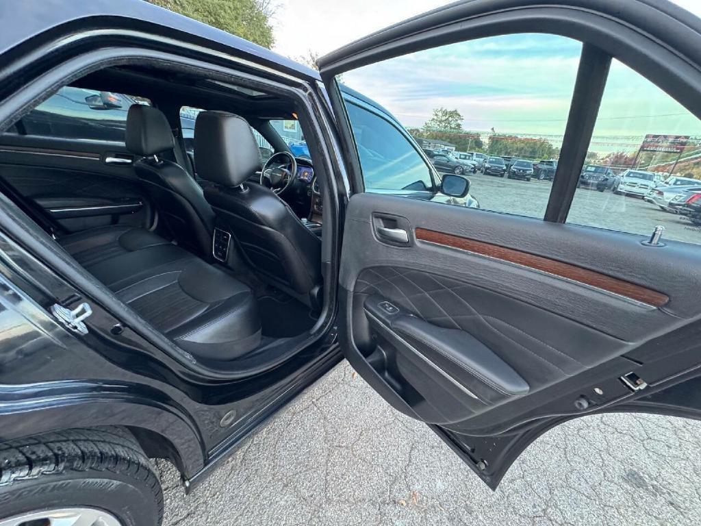 2015 Chrysler 300 Image 15