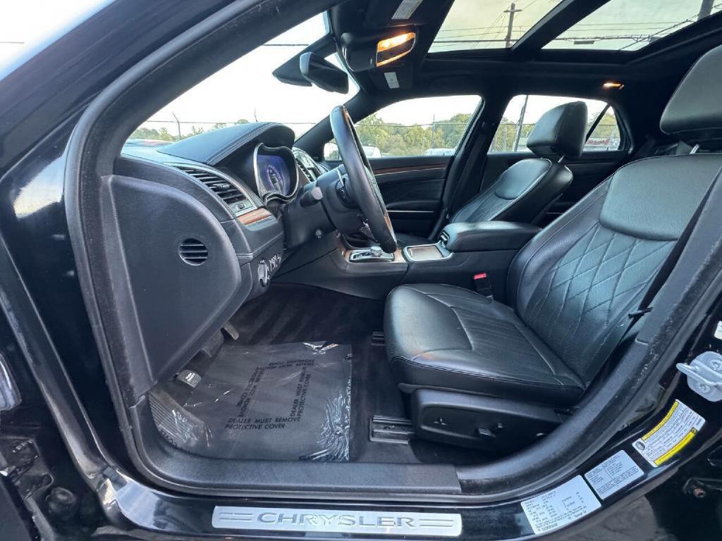 2015 Chrysler 300 Image 20