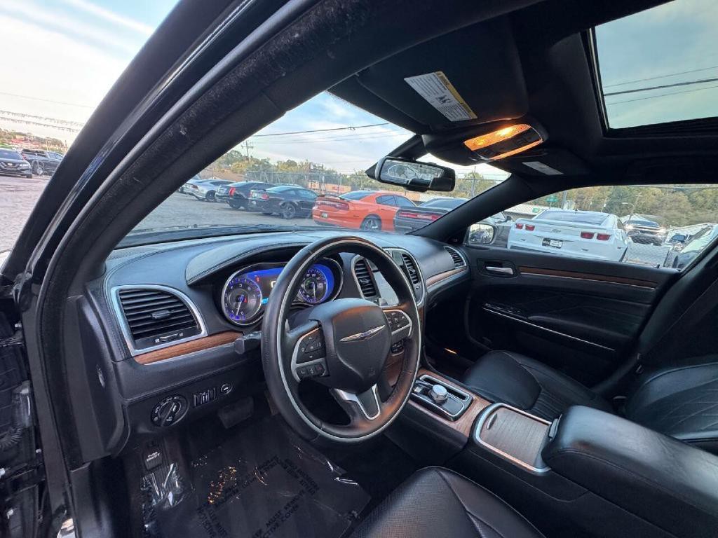 2015 Chrysler 300 Image 22