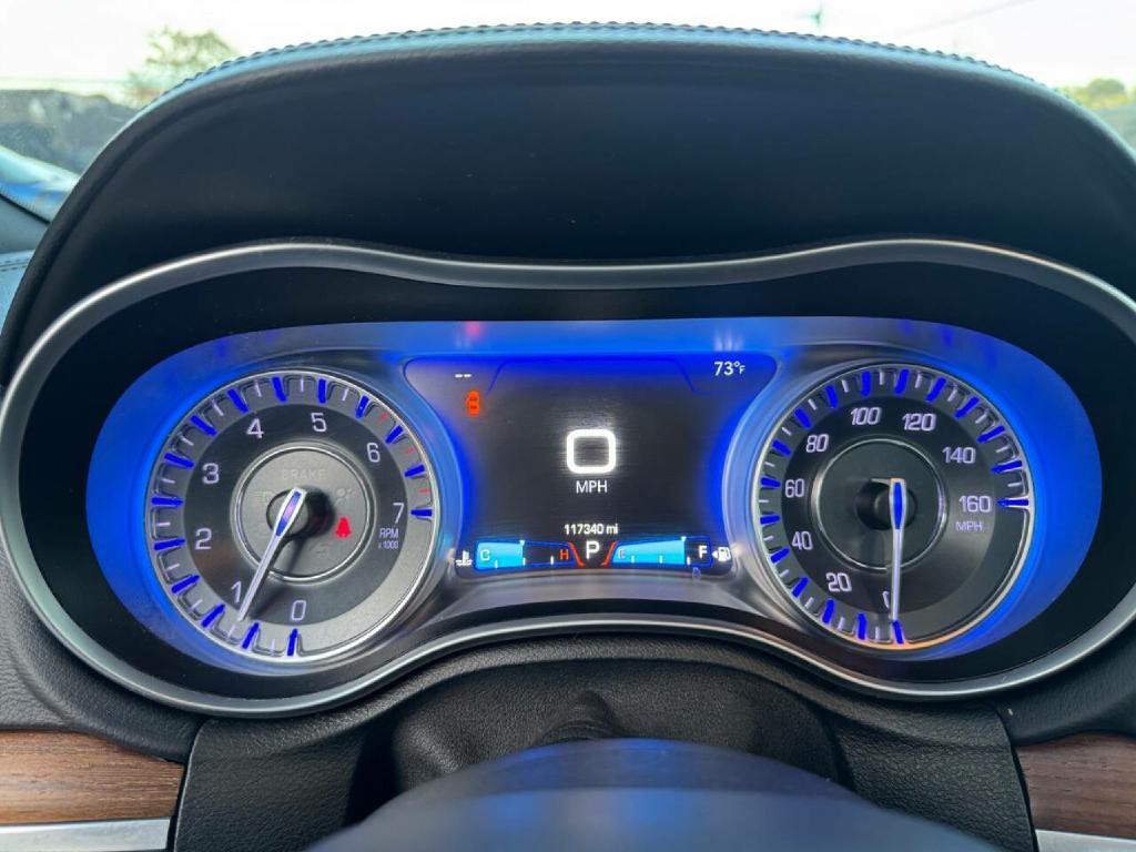 2015 Chrysler 300 Image 24