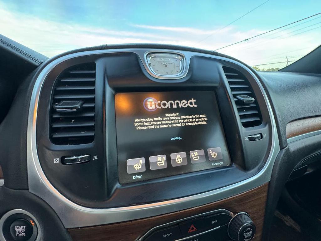 2015 Chrysler 300 Image 26