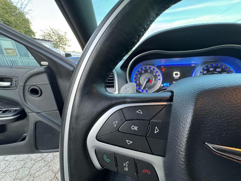 2015 Chrysler 300 Image 31