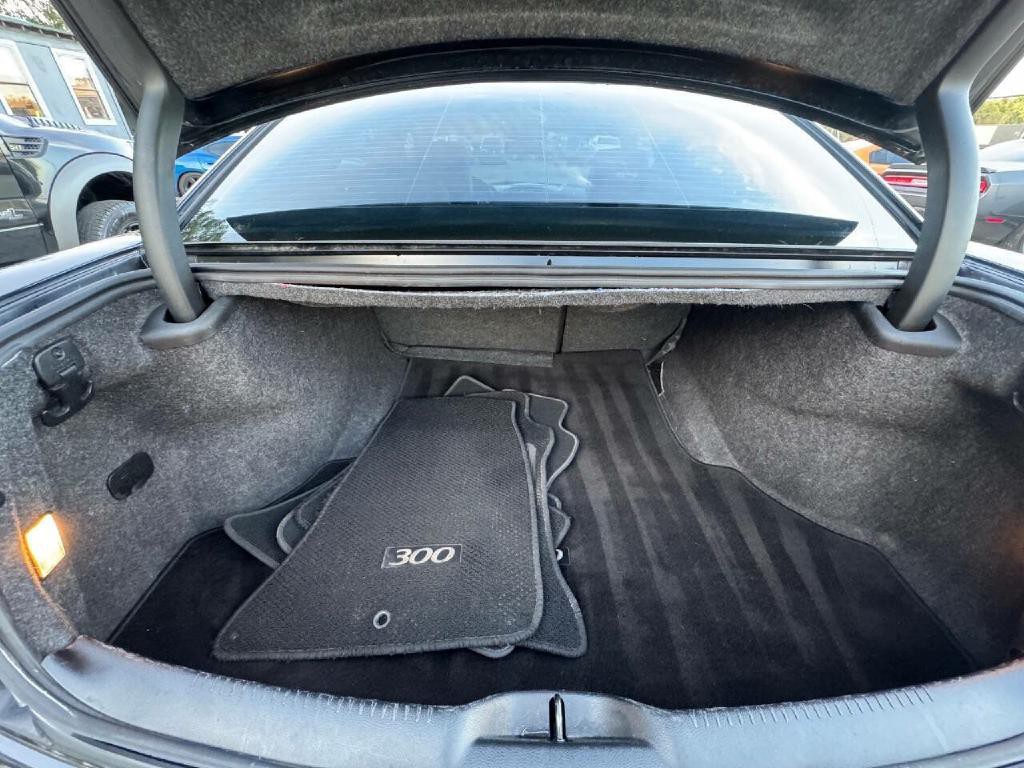 2015 Chrysler 300 Image 33