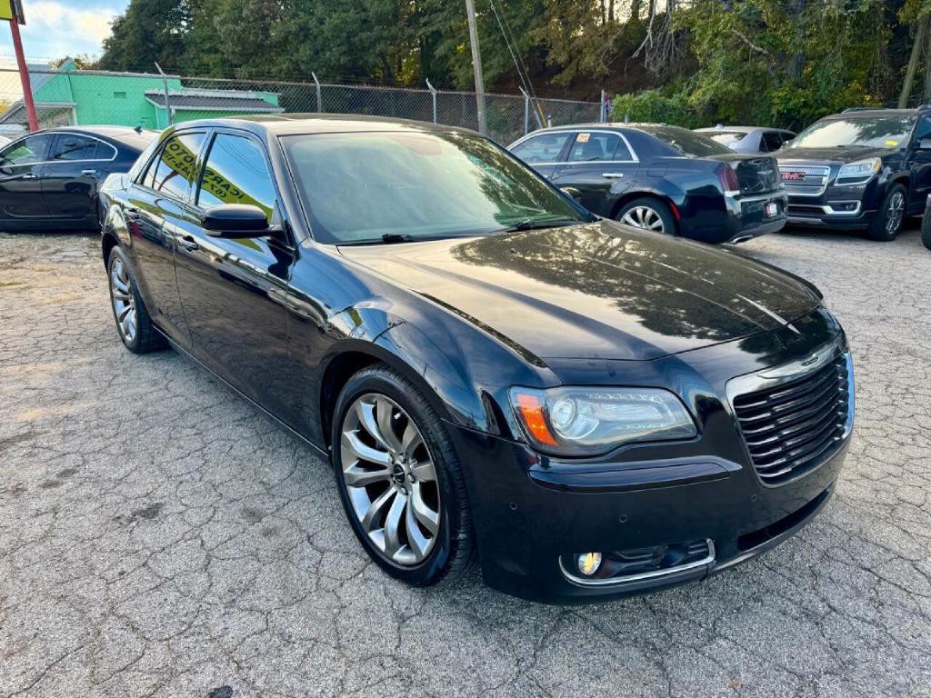 2014 Chrysler 300 Image 2