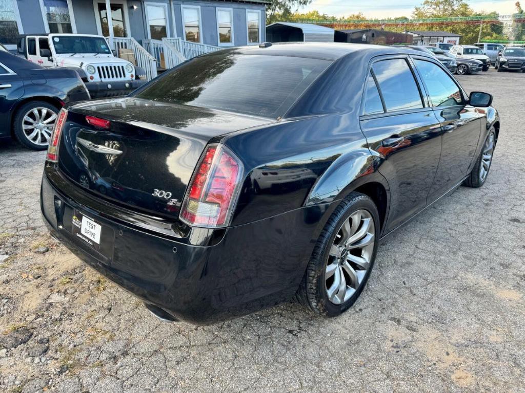 2014 Chrysler 300 Image 3
