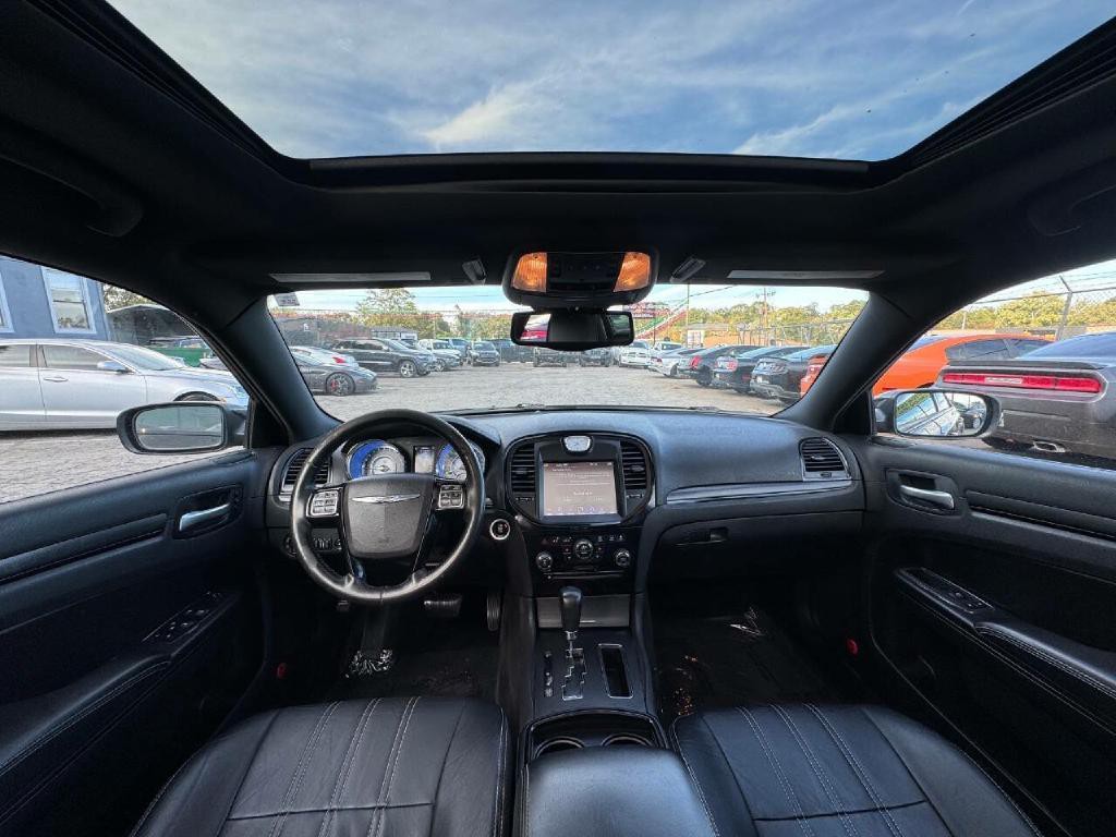 2014 Chrysler 300 Image 8