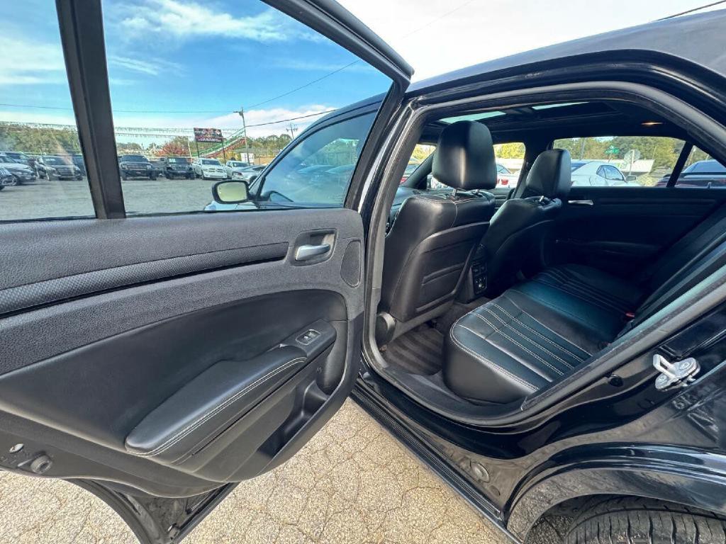 2014 Chrysler 300 Image 11
